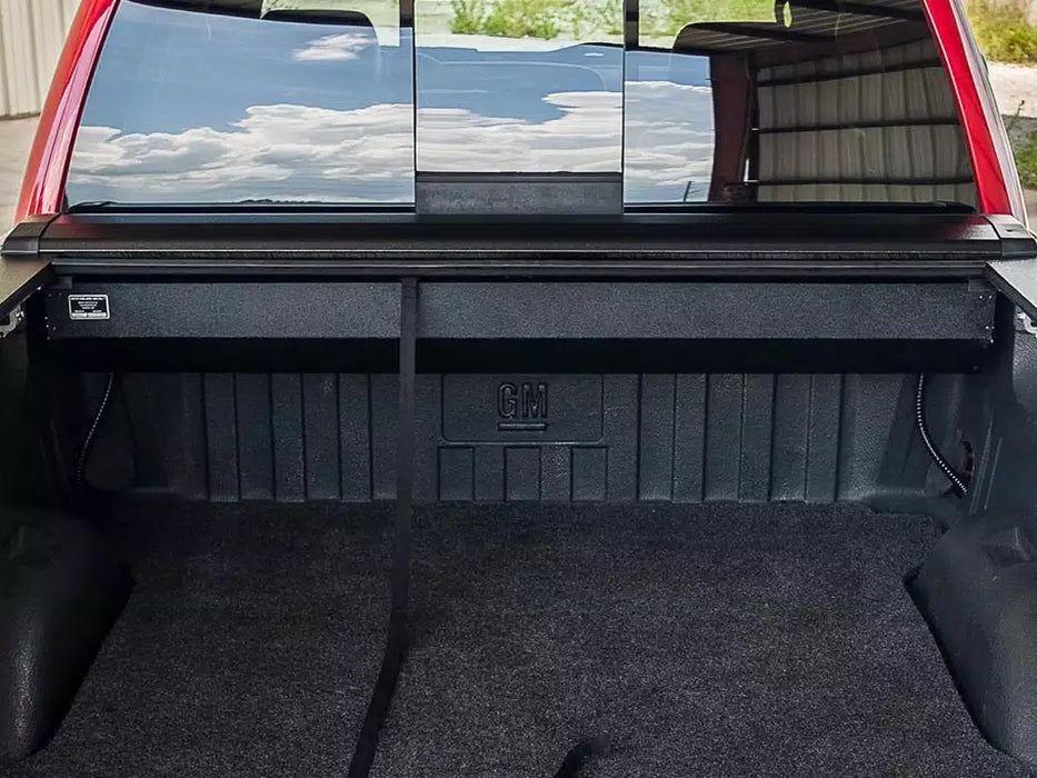 Pace Edwards Switchblade Metal Manual Retractable Tonneau Cover For 2021-2026 Ford F-150 6'7" Bed - SMF172