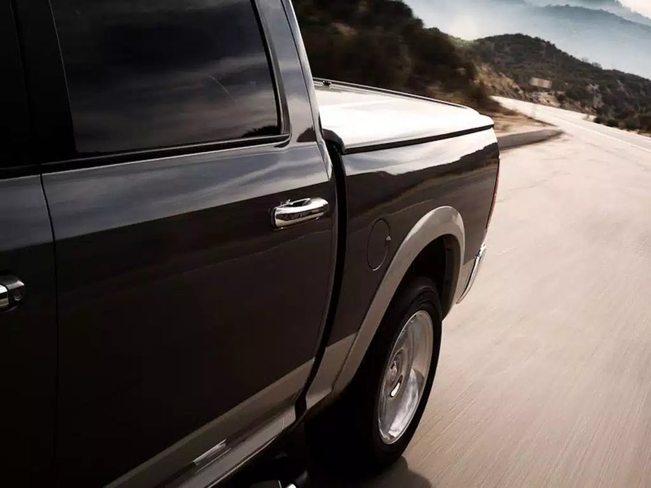 UnderCover LUX One Piece Tonneau Cover For 2007-2013 GMC Sierra 1500 5'8" Bed - UC1086