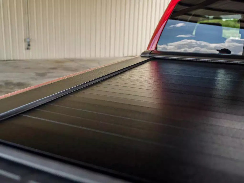 Pace Edwards Switchblade Metal Manual Retractable Tonneau Cover For 2021-2026 Ford F-150 6'7" Bed - SMF172