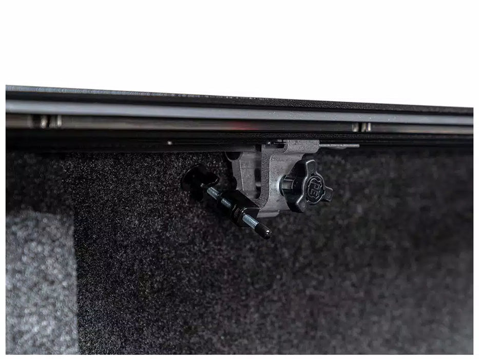 Pace Edwards Full Metal JackRabbit Manual Retractable Tonneau Cover For 19-26 Chevrolet/GMC Silverado/Sierra 1500 8' Bed - FMCA29A60