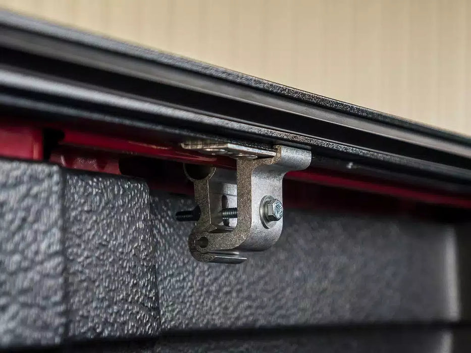Pace Edwards Switchblade Metal Manual Retractable Tonneau Cover For 2021-2026 Ford F-150 6'7" Bed - SMF172