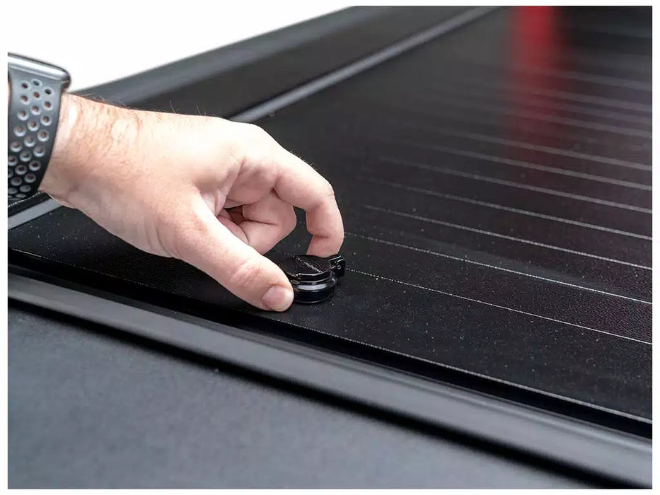 Pace Edwards Full Metal JackRabbit Manual Retractable Tonneau Cover For 19-26 Chevrolet/GMC Silverado/Sierra 1500 8' Bed - FMCA29A60