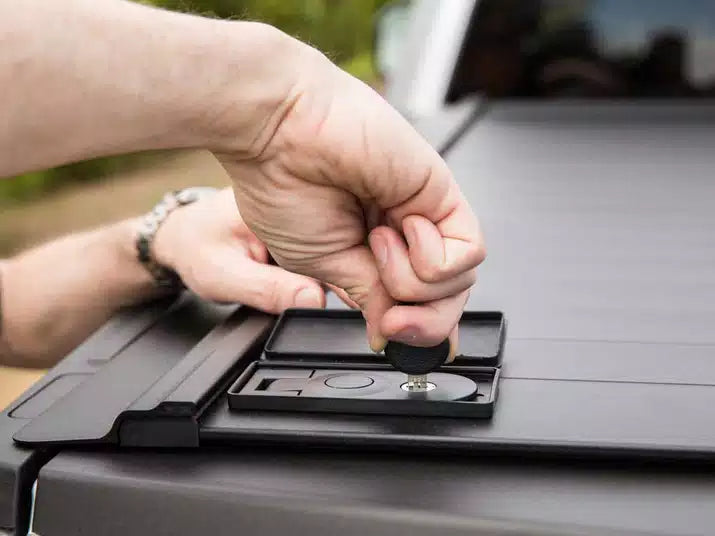 RetraxPRO MX Manual Retractable Tonneau Cover